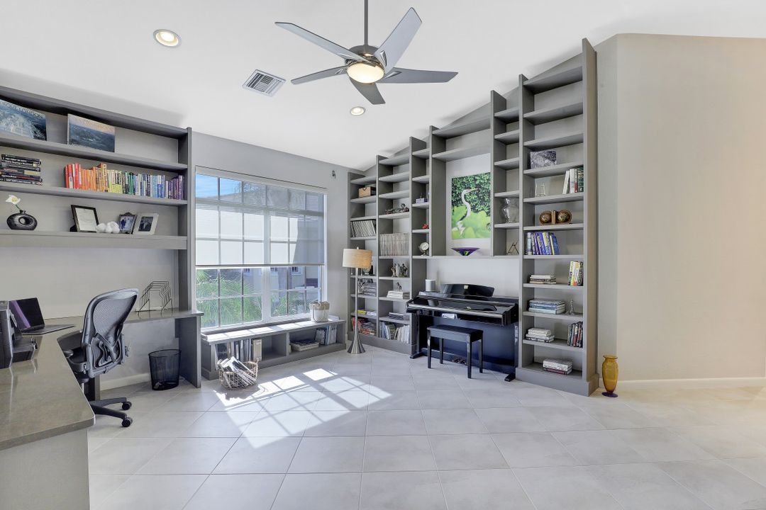 1825 Seville Blvd #821, Naples, FL 34109