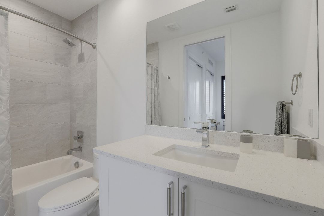 1111 Central Ave #416, Naples, FL 34102