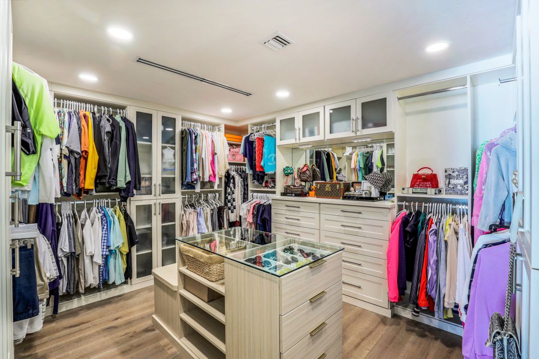 11125 Gulf Shore Dr #1001, Naples, FL 34108