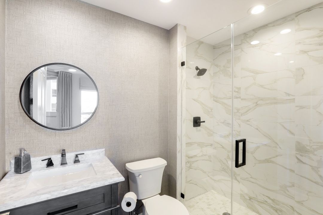 295 Grande Way #404, Naples, FL 34110