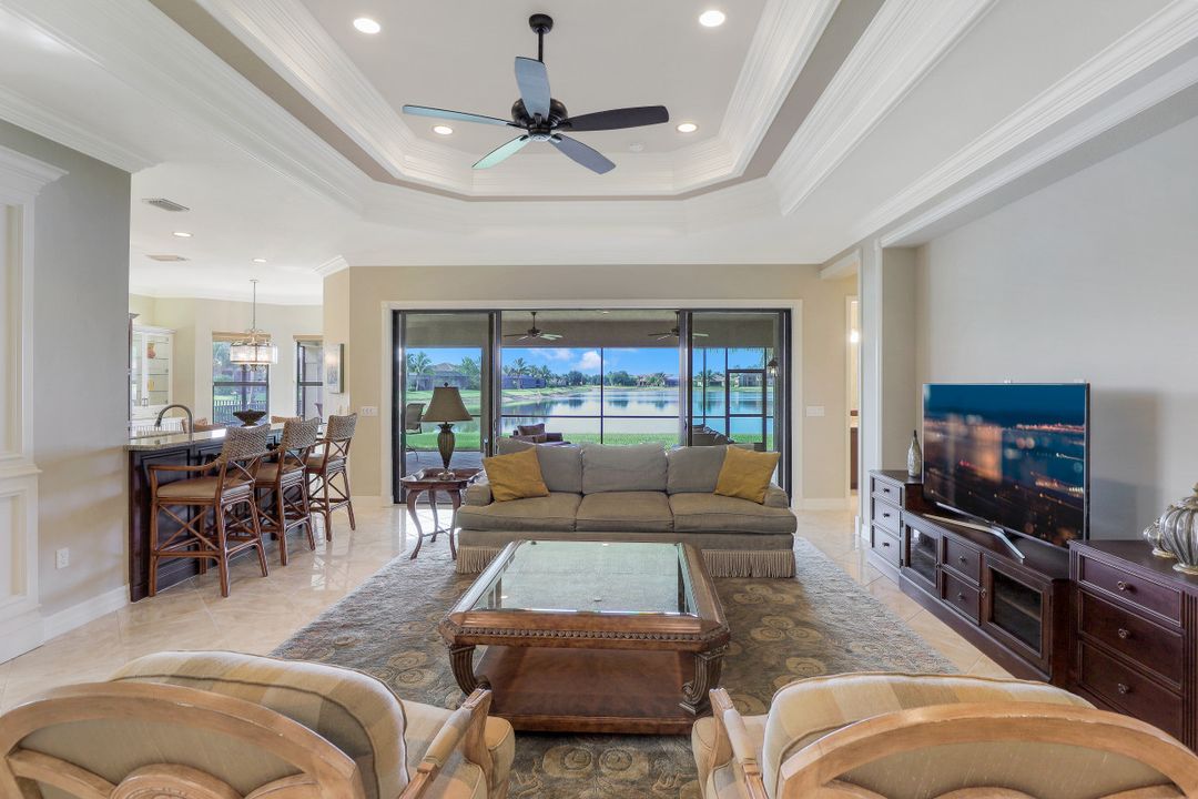 2915 Cinnamon Bay Cir, Naples, FL 34119