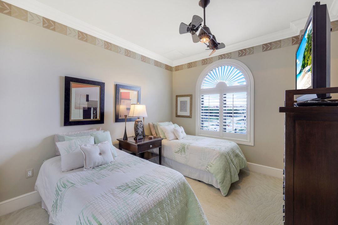 900 5th Ave S #302, Naples, FL 34102