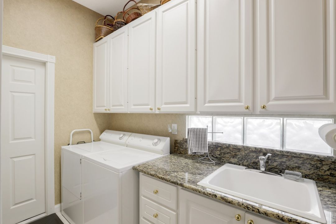 5981 Bermuda Ln, Naples, FL 34119