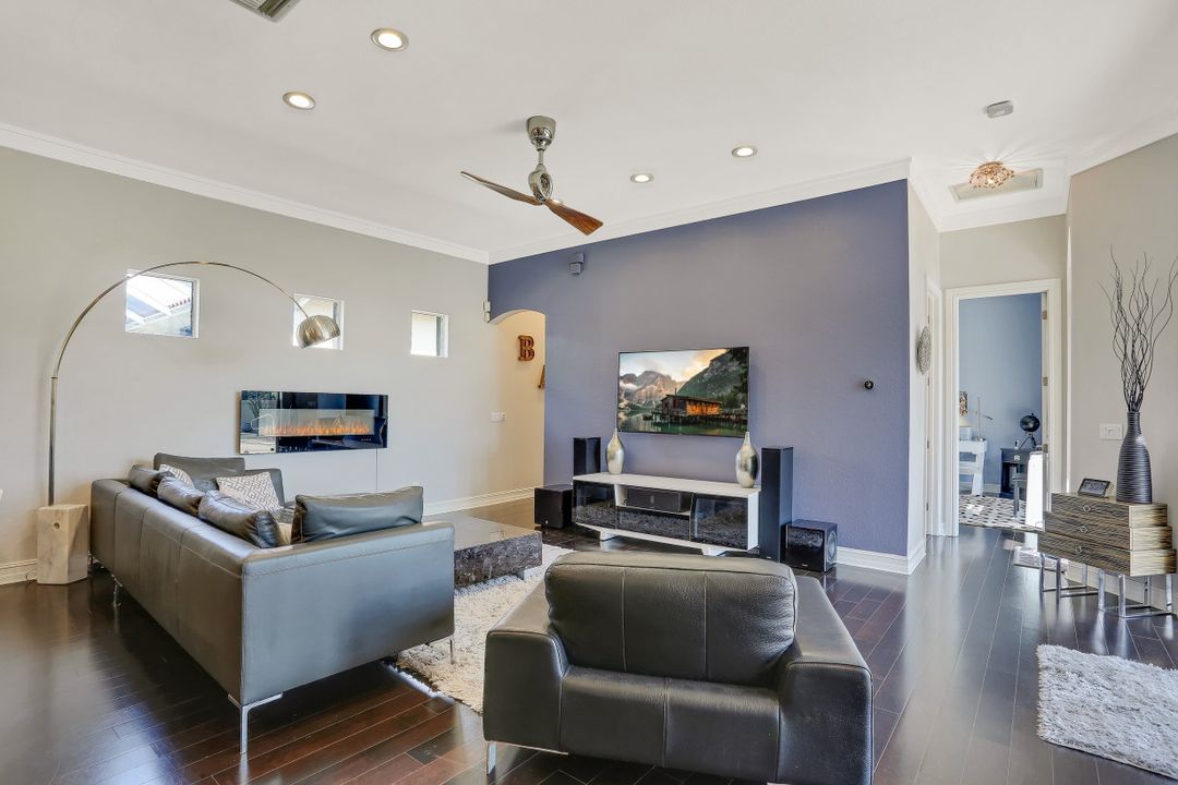 2892 Coco Lakes Pl, Naples, FL 34105