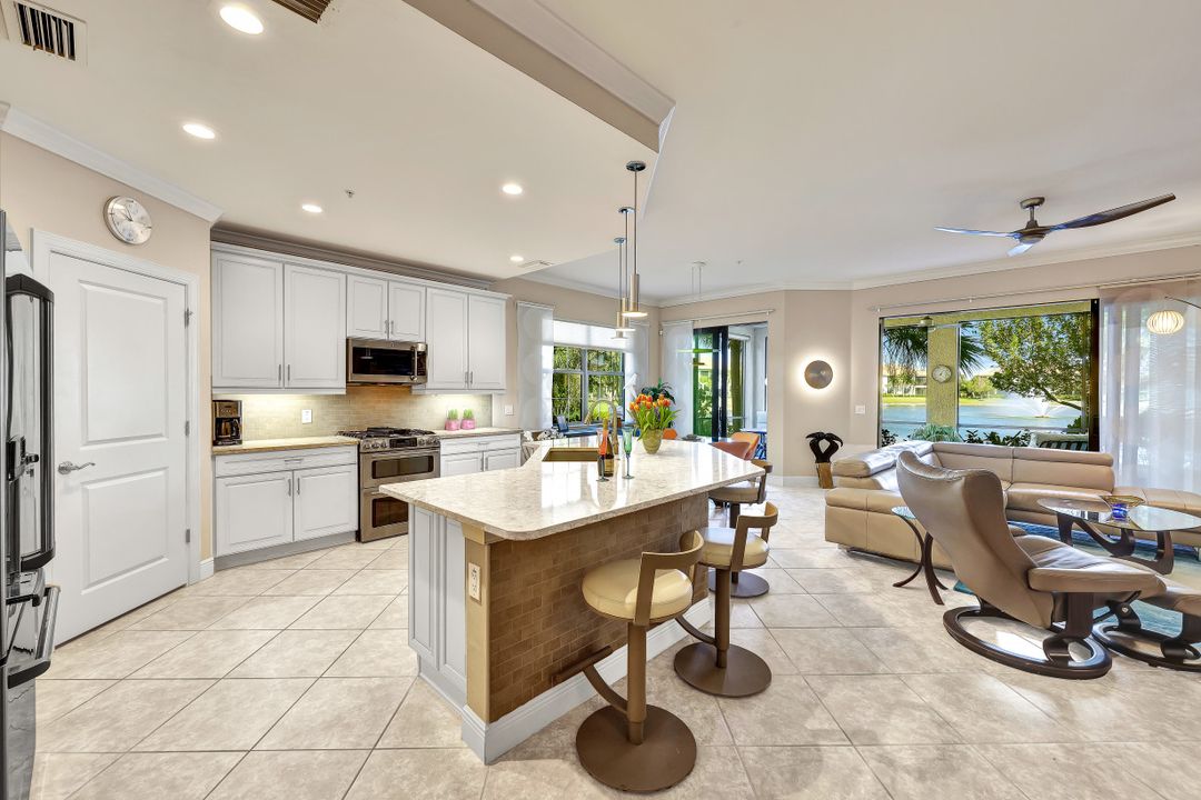 2137 Frangipani Cir #101, Naples, FL 34120