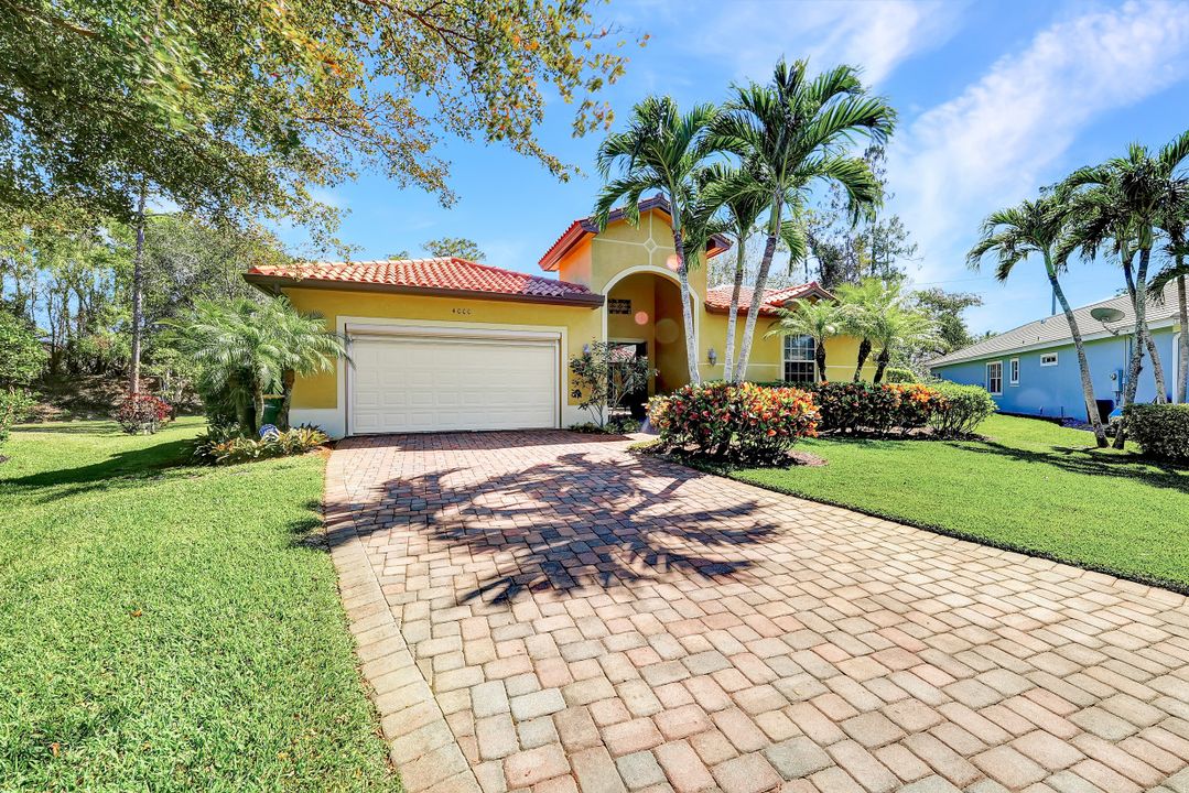 4000 Stonesthrow Ct, Naples, FL 34109