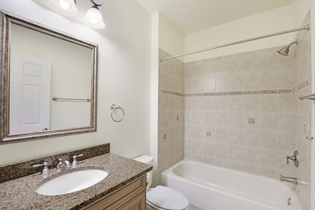 9176 Quartz Ln, Naples, FL 34120