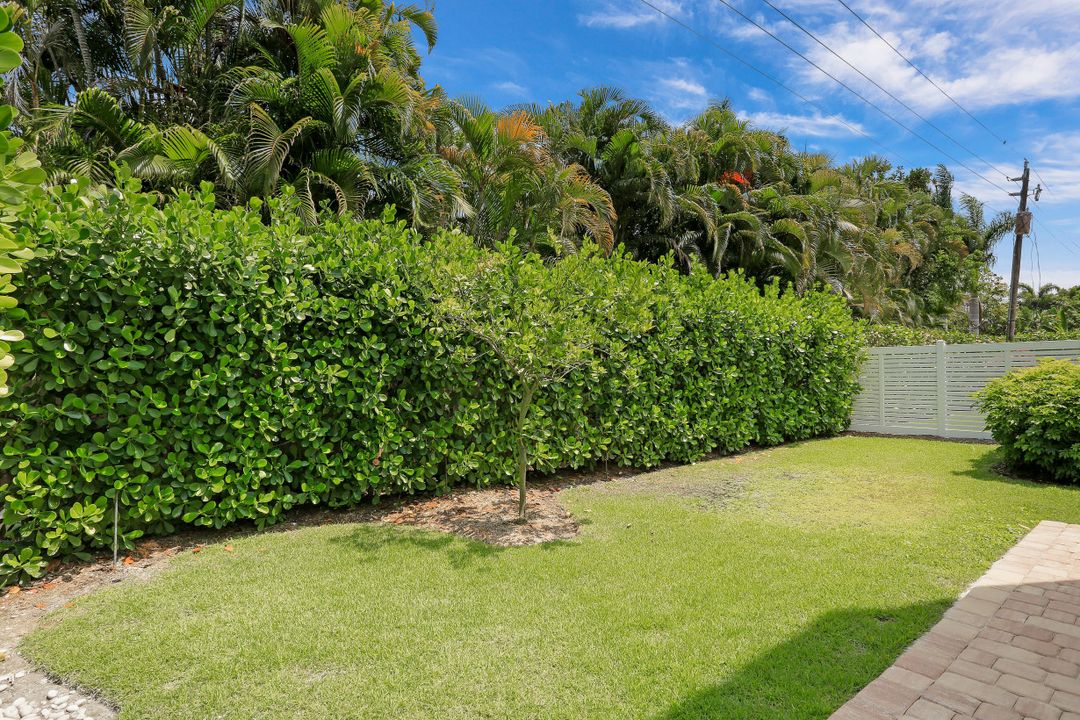 625 Fairway Terrace, Naples, FL 34103