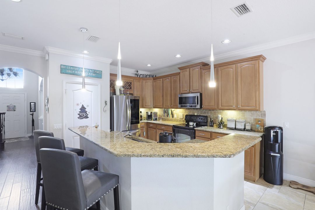 2545 Blackburn Cir, Cape Coral, FL 33991