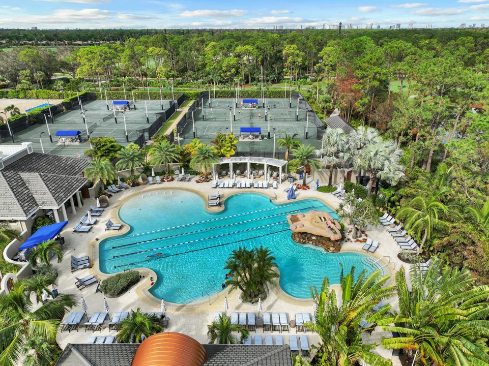 2547 Avila Ln, Naples, FL 34105