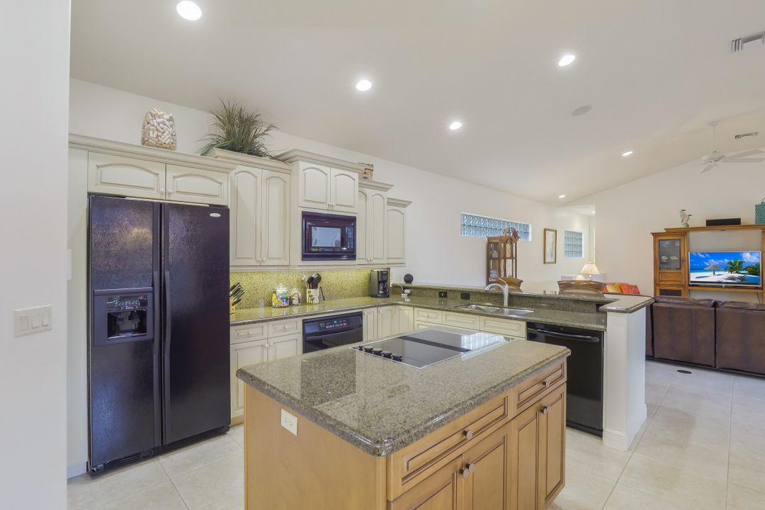 3133 Terramar Dr, Naples, FL 34119