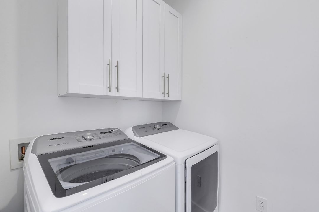 3021 Lunar St, Naples, FL 34112