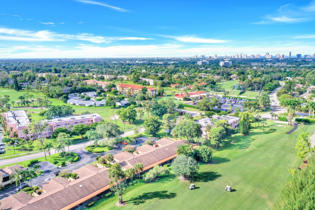 127 Forest Lakes Blvd, Naples, FL 34105