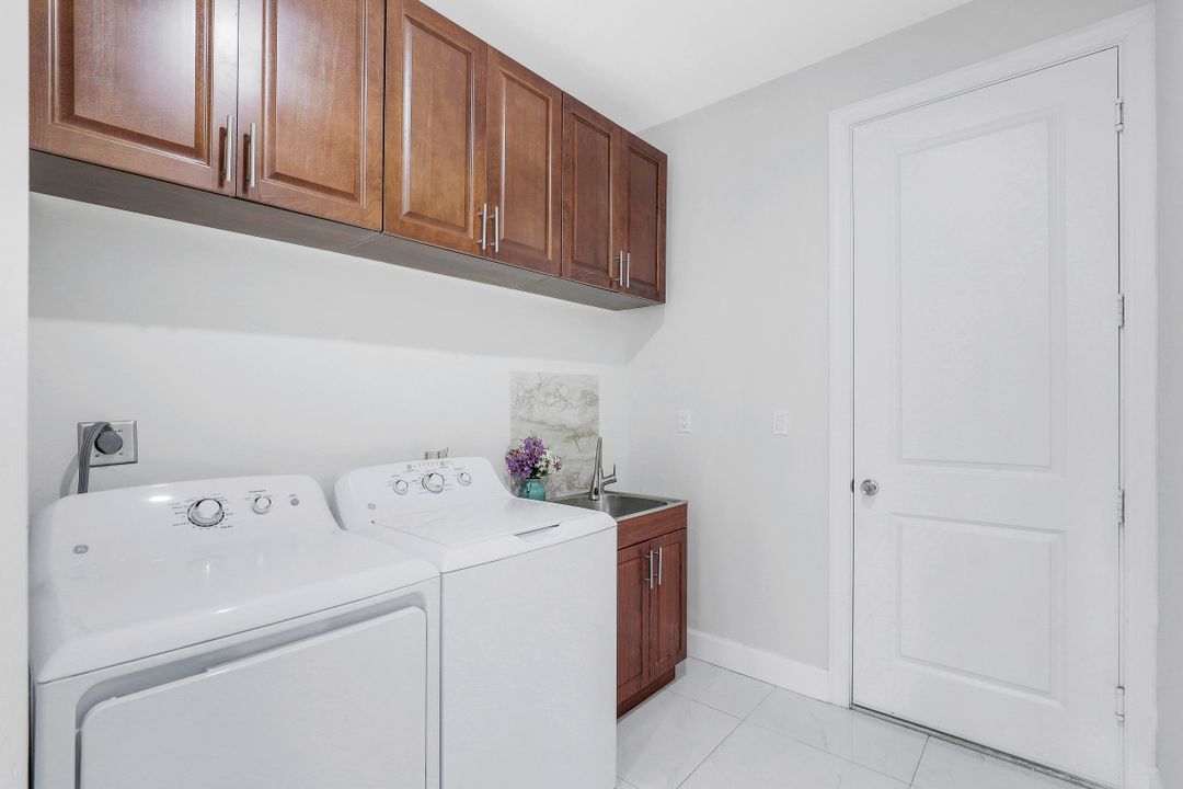 2370 12th Ave NE, Naples, FL 34120