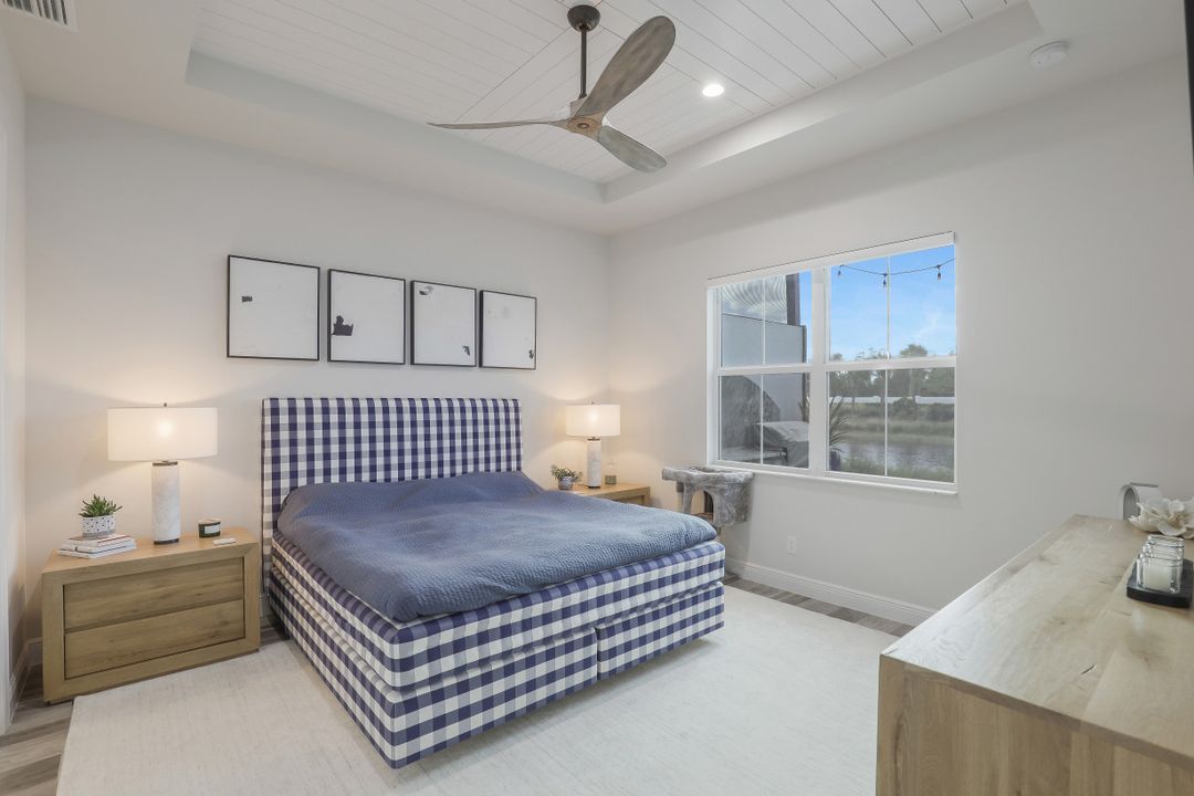 8967 St Lucia Dr, Naples, FL 34114