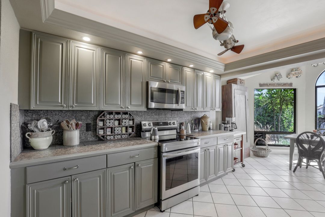 28419 Sombrero Dr, Bonita Springs, FL 34135