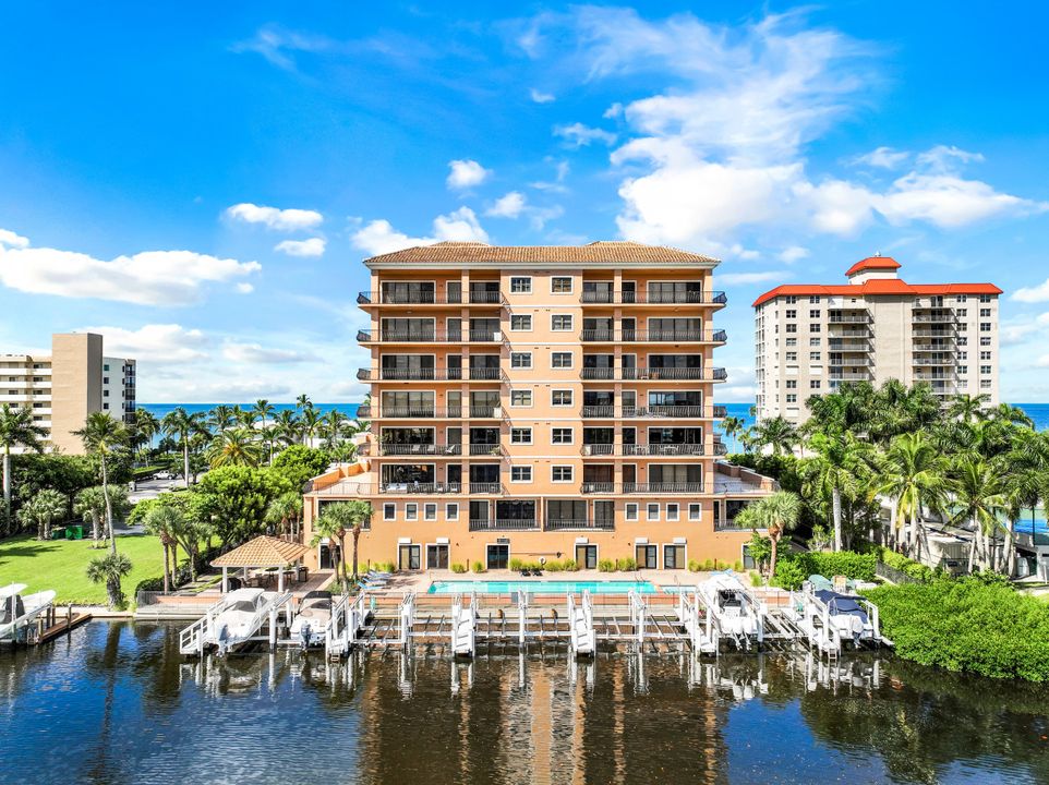 10620 Gulf Shore Dr #401, Naples, FL 34108