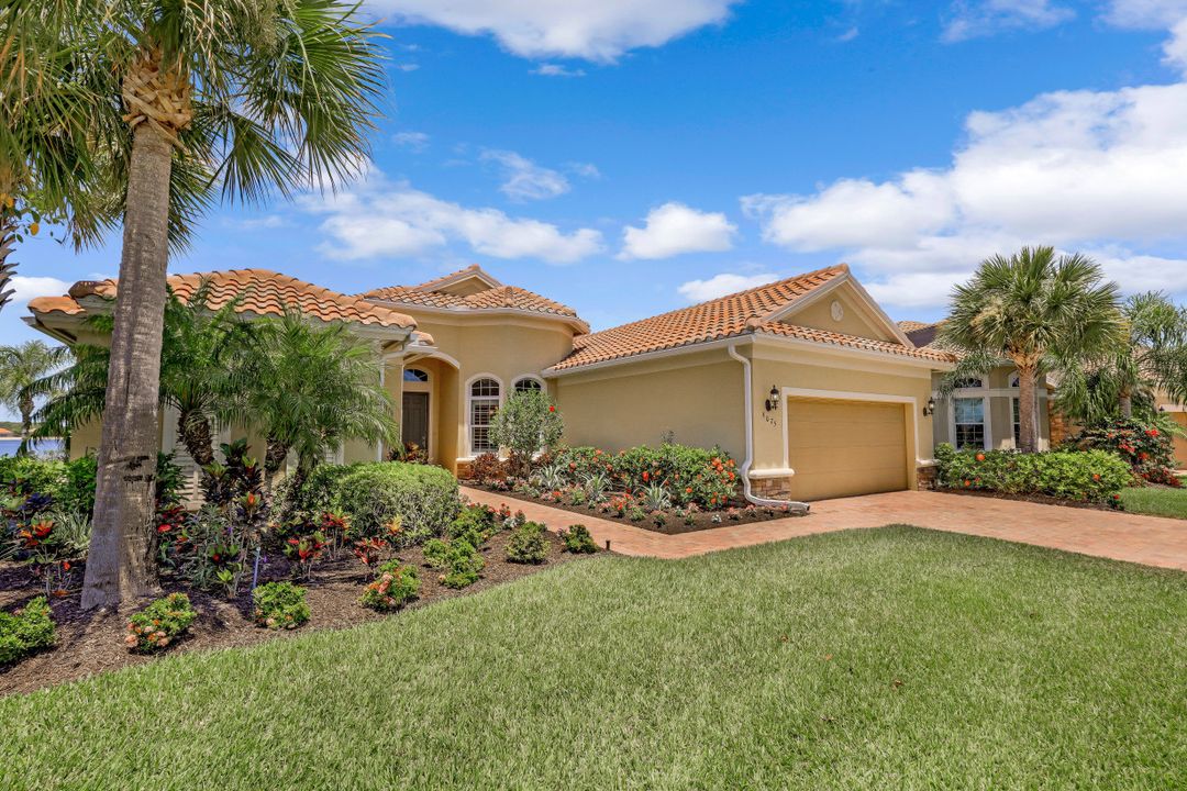 9075 Graphite Cir, Naples, FL 34120
