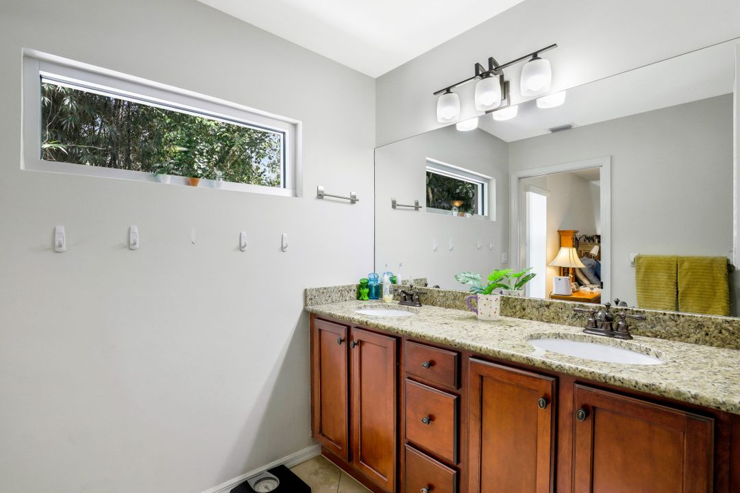 1561 Logan Ct, Naples, FL 34116