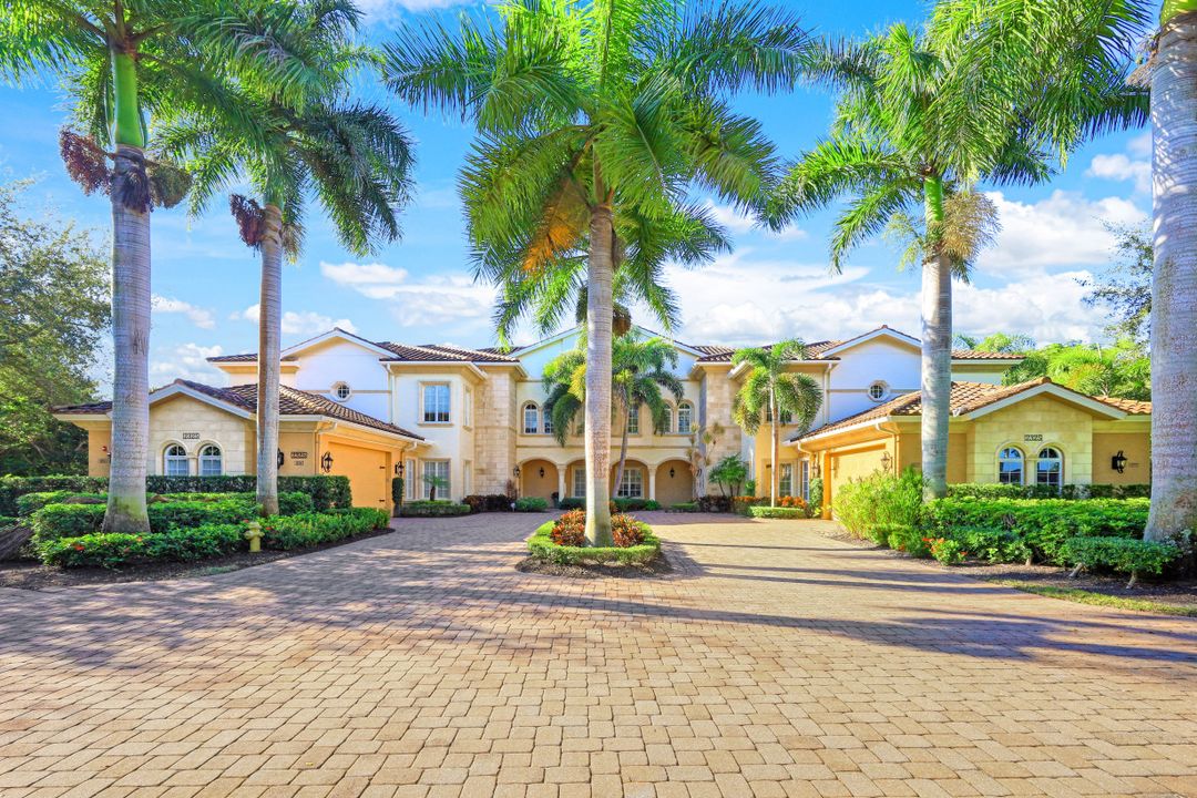 2325 Residence Cir #201, Naples, FL 34105