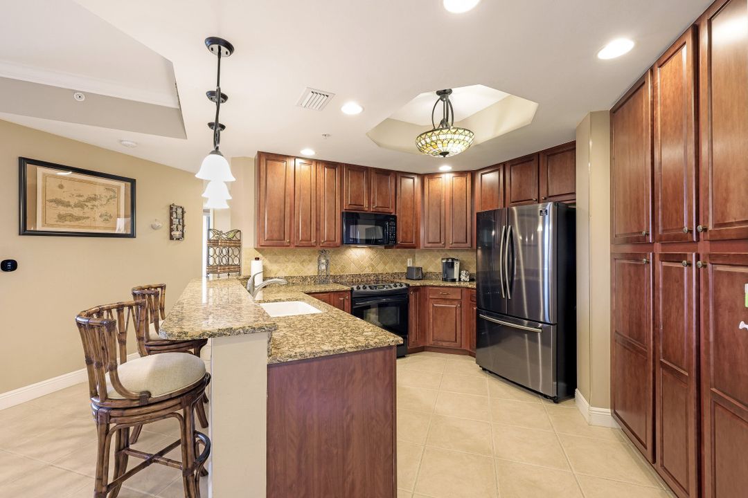 5781 Cape Harbour Dr #910, Cape Coral, FL 33914