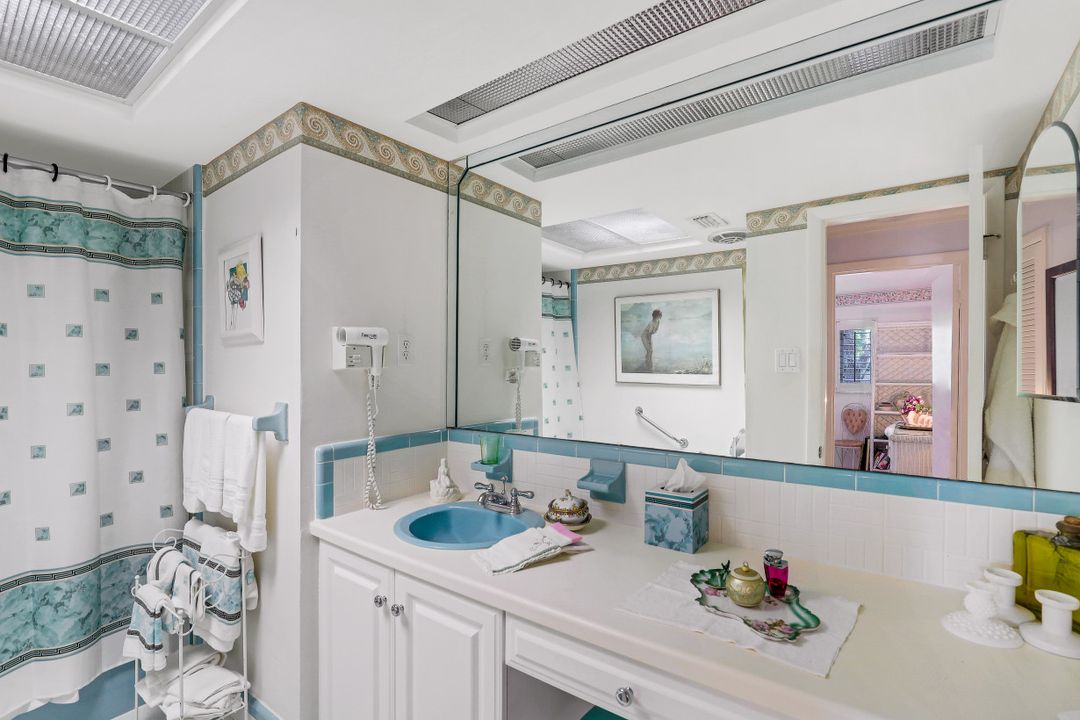 349 2nd Ave N, Naples, FL 34102