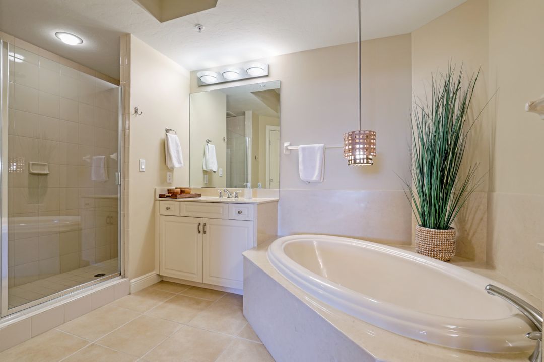 5704 Cape Harbour Dr #308, Cape Coral, FL 33914