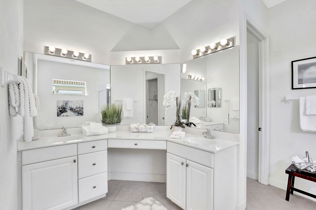 6474 Waverly Green Way, Naples, FL 34110