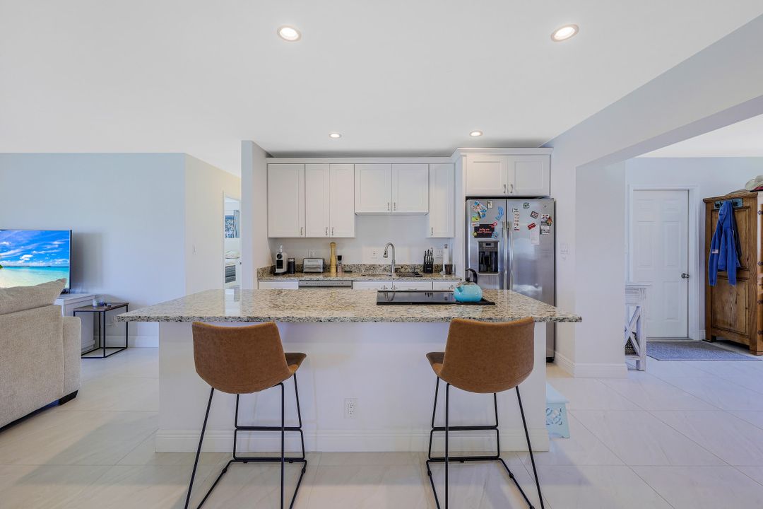 5322 Myrtle Ln, Naples, FL 34113