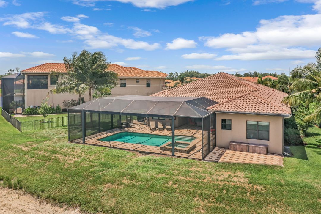 3910 Glacier Ct, Naples, FL 34119