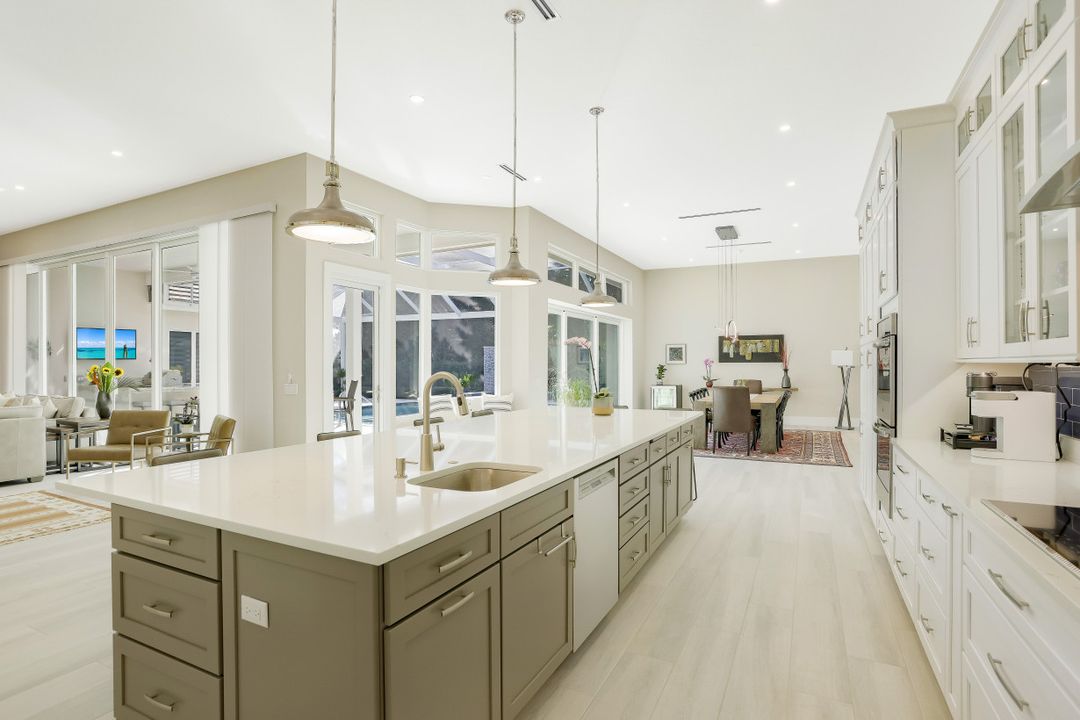 3371 Creekview Dr, Bonita Springs, FL 34134