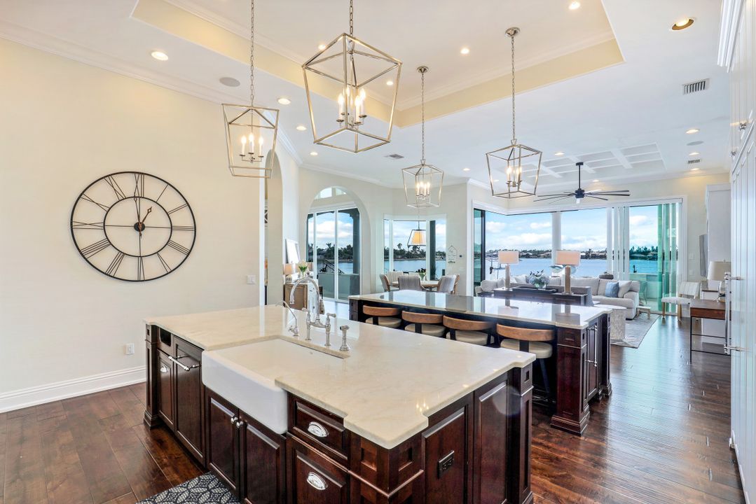 5930 Harborage Dr, Fort Myers, FL 33908