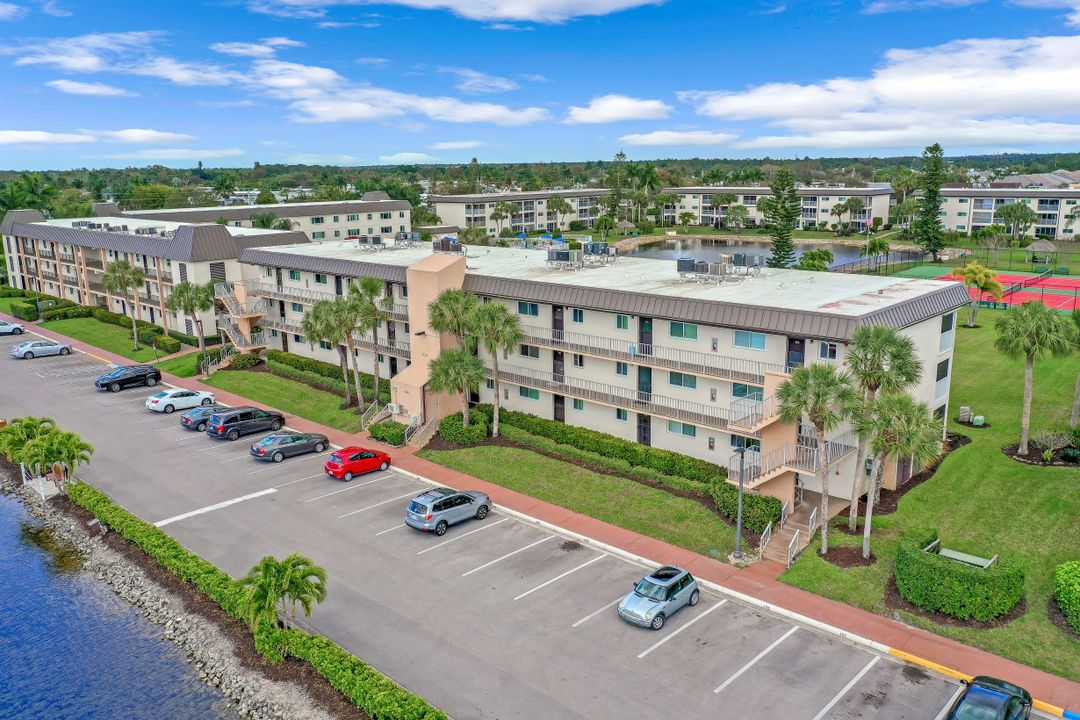 1004 Manatee Rd, Naples, FL 34114