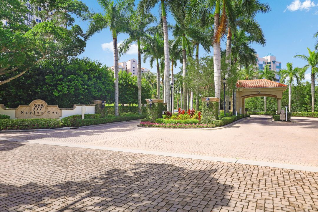 40 Seagate Dr #1101, Naples, FL 34103