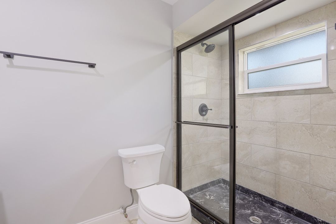 718 95th Ave N, Naples, FL 34108