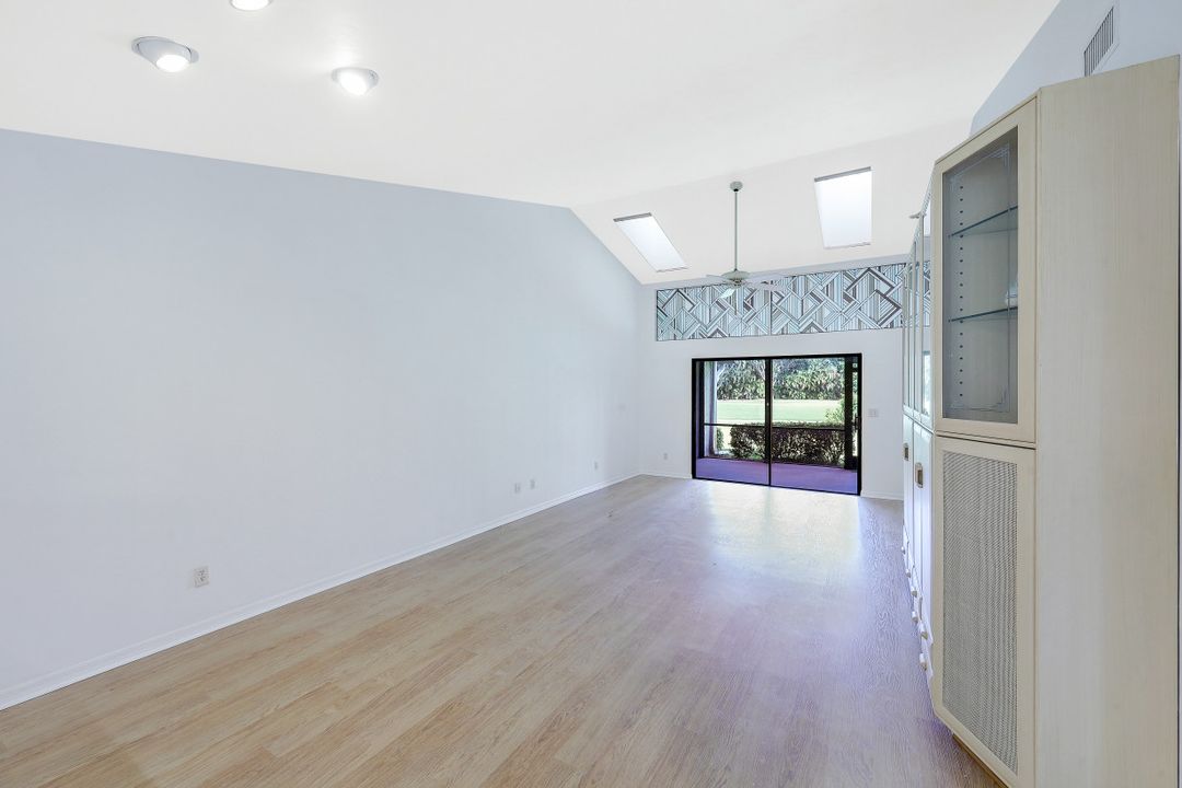 606 Kings Way, Naples, FL 34104