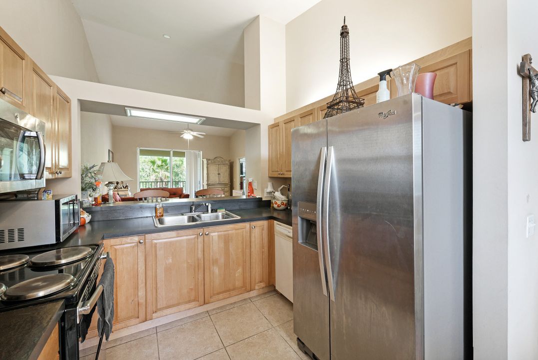 357 Robin Hood Cir #202, Naples, FL 34104