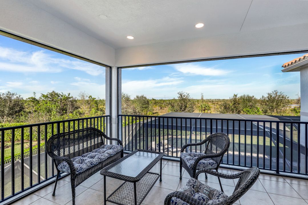 2827 Thunder Bay Circle, Naples, FL 34119