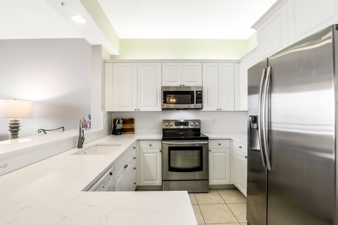 450 Launch Cir #402, Naples, FL 34108