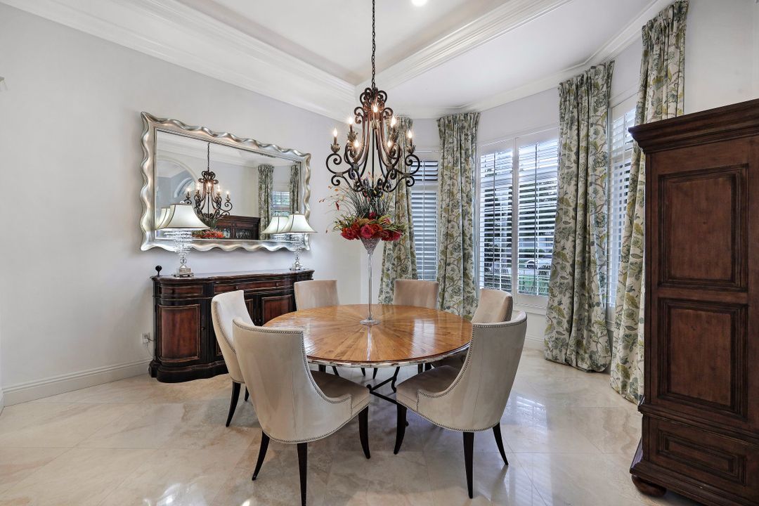 313 Chancery Cir, Naples, FL 34110