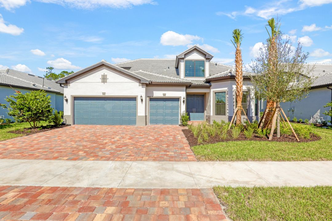 9547 Curlew Dr, Naples, FL 34120