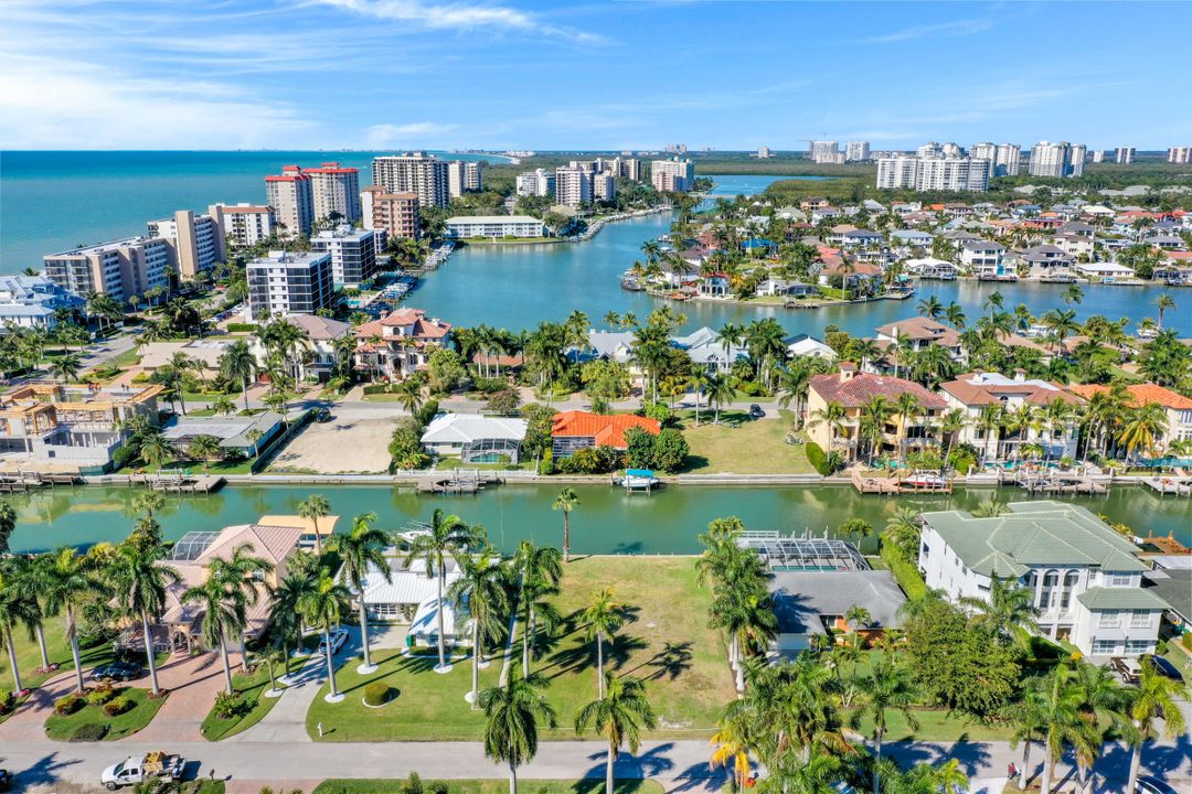 141 Channel Dr, Naples, FL 34108