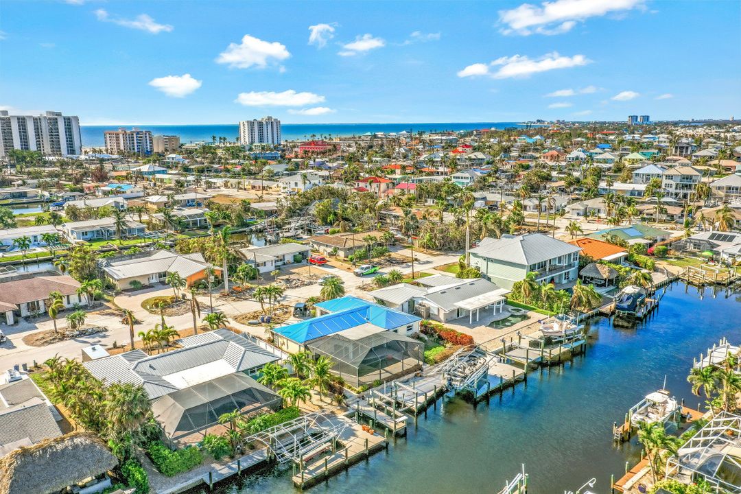 9 Sunview Blvd, Fort Myers Beach, FL 33931