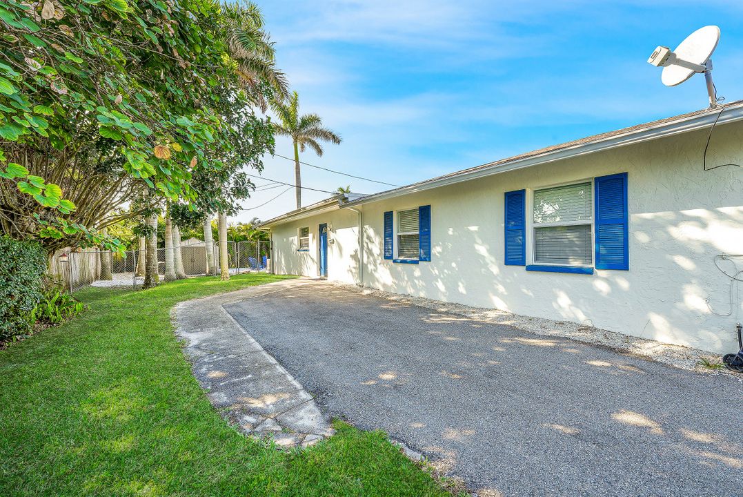 10095 7th St N #1, Naples, FL 34108