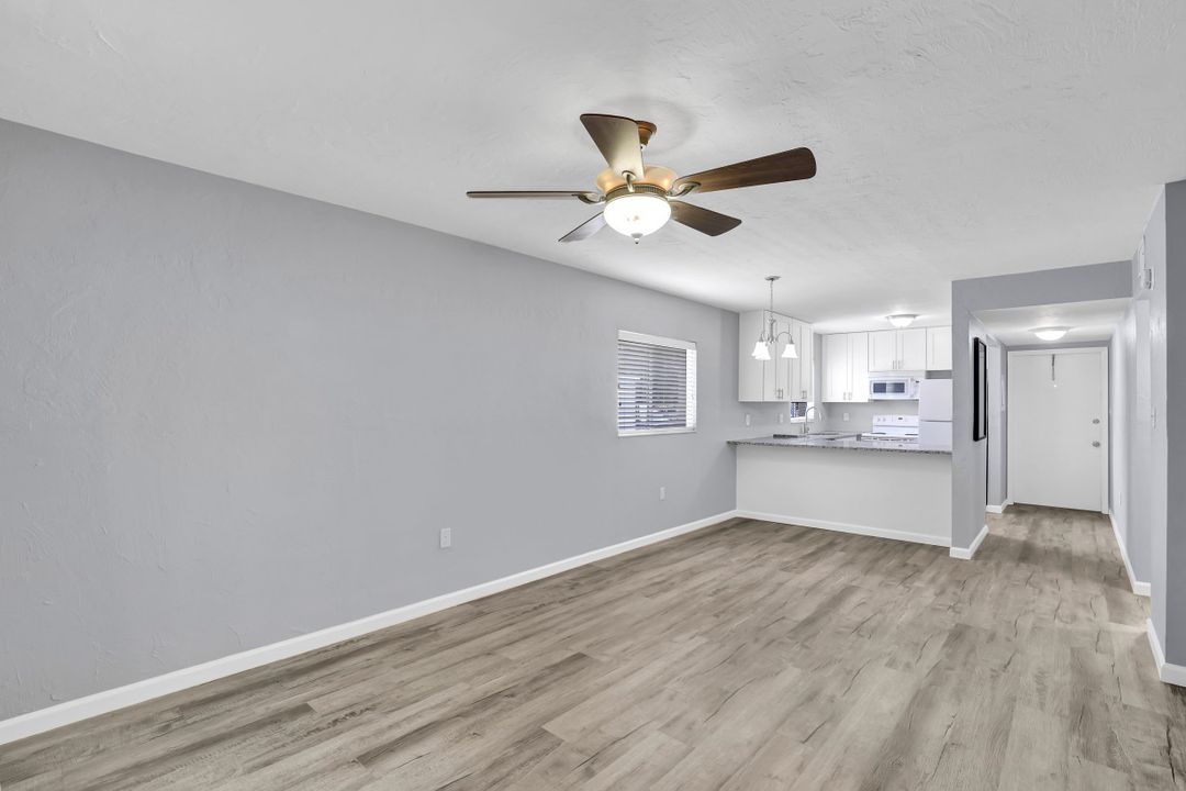 8071 Country Rd #106, Fort Myers, FL 33919