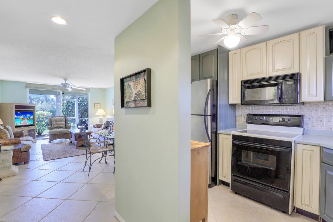 150 Turtle Lake Ct #103, Naples, FL 34105