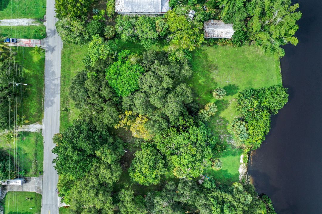 3367 E Riverside Dr, Fort Myers, FL 33916