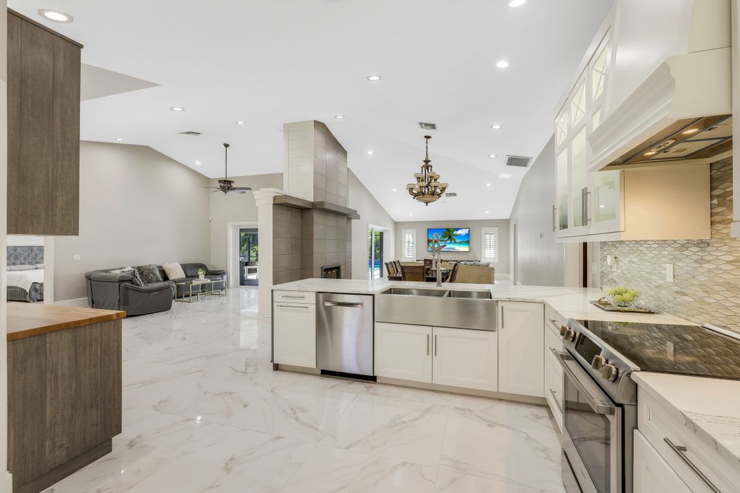 720 17th St NW, Naples, FL 34120