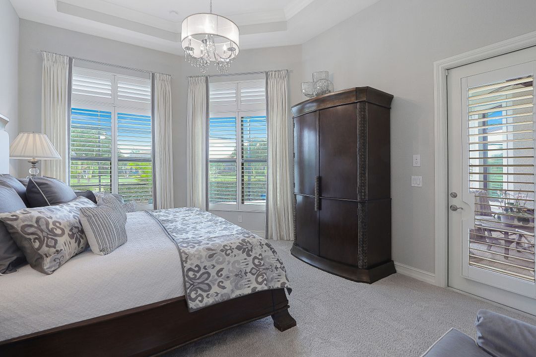 7450 Lantana Cir, Naples, FL 34119