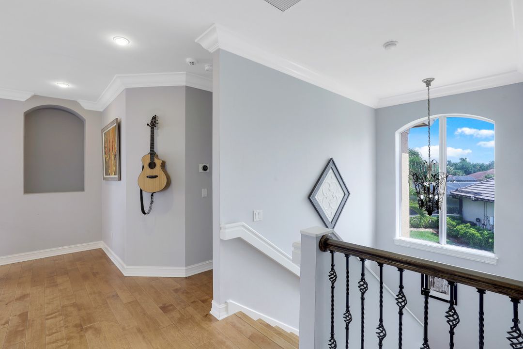 5119 Post Oak Ln, Naples, FL 34105